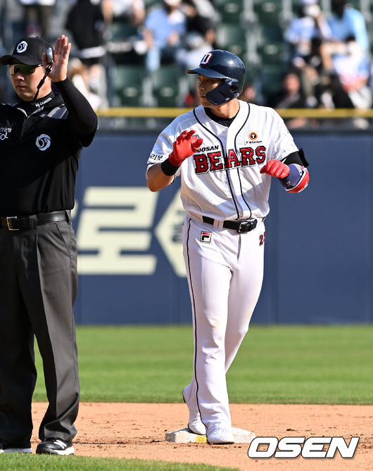 8회말 1사 만루 두산 강승호가 좌익선상으로 향하는 3타점 적시 2루타를 날린 뒤 세리머니를 하고 있다. 2022.05.21 /cej@osen.co.kr 