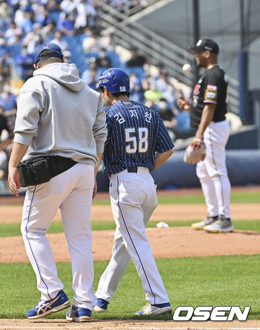 삼성 라이온즈 김지찬이 3회말 1루 진루하다 부상을 당해 교체되고 있다. 2022.05.22 / foto0307@osen.co.kr