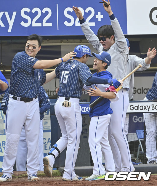 삼성 라이온즈 이재현이 7회말 역전 2점 홈런을 치고 기뻐하고 있다. 2022.05.22 / foto0307@osen.co.kr