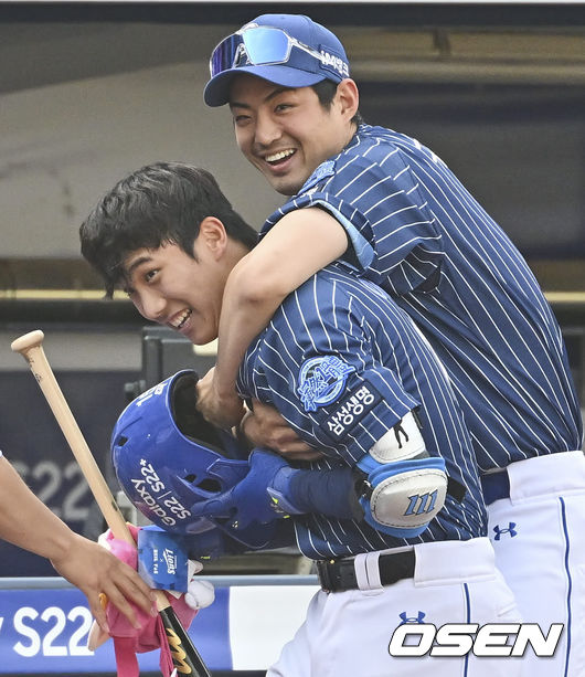 삼성 라이온즈 이재현이 7회말 역전 2점 홈런을 치고 기뻐하고 있다. 2022.05.22 / foto0307@osen.co.kr