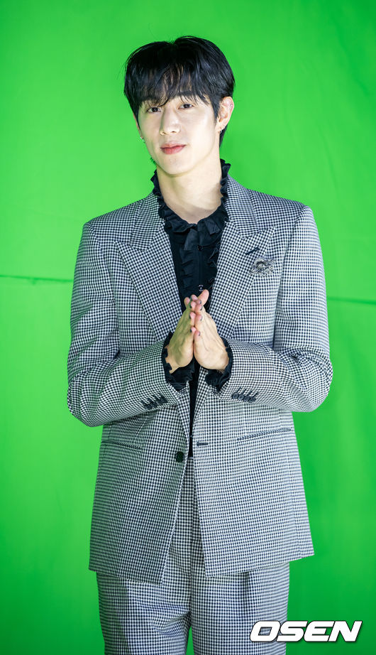 갓세븐 마크가 무대 위에서 포토타임을 갖고 있다. 2022.05.23 /rumi@osen.co.kr