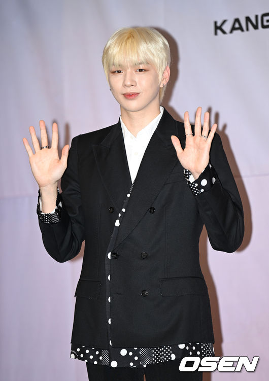 24일 오후 서울 강남구 그랜드 인터컨티넨탈호텔 파르나스에서 가수 강다니엘의 첫 번째 정규앨범 'THE STORY' 발매기념 기자간담회가 열렸다.<br /><br />가수 강다니엘이 포토타임을 가지고 있다. 2022.05024 /sunday@osen.co.kr