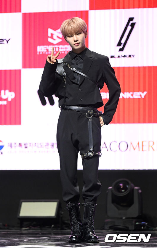 24일 오후 서울 광진구 예스24라이브홀에서 그룹 블랭키(BLANK2Y)의 첫 번째 미니앨범 ‘K2Y I : CONFIDENCE Thumbs Up(키원 컨피던스 떰즈업)’ 데뷔 쇼케이스가 열렸다.그룹 브랭키 소담이 포토타임을 가지고 있다. 2022.05.24 /sunday@osen.co.kr