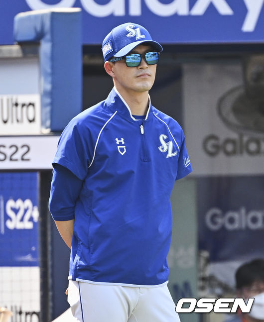 삼성 라이온즈 허삼영 감독이 선수들의 훈련을 지켜보고 있다. 2022.05.24 / foto0307@osen.co.kr