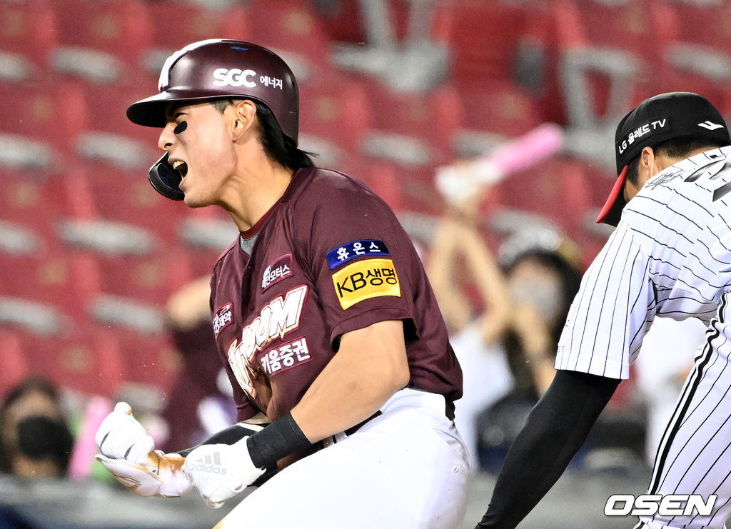 24일 서울 잠실구장에서 2022 신한은행 SOL KBO리그 LG 트윈스와 키움 히어로즈의 경기가 열렸다.6회초 1사 2,3루에서 키움 이정후가 역전 2타점 적시 3루타를 날리며 포효하고 있다. 2022.05.24 /jpnews@osen.co.kr