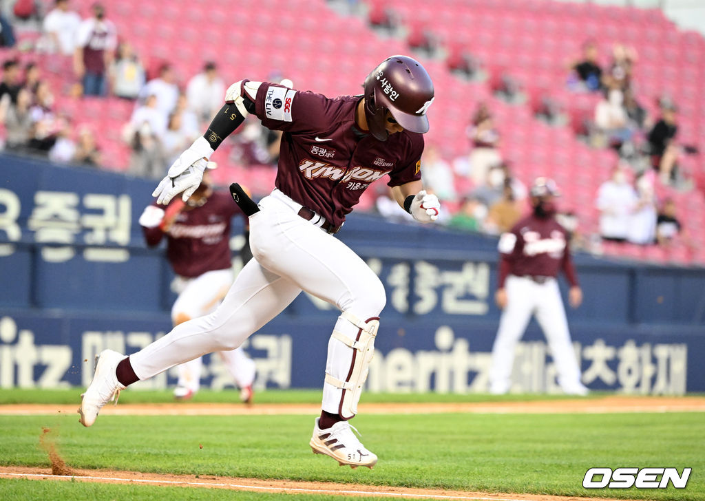 4회초 무사 1,3루에서 키움 이정후가 2루 땅볼 병살에 아쉬워하고 있다. 2022.05.24 /jpnews@osen.co.kr