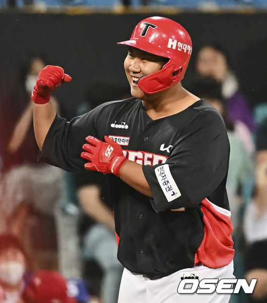 26일 대구 삼성라이온즈파크에서 삼성 라이온즈와 경기에서 KIA 타이거즈 황대인이 6회초 3점 홈런을 치고 환호하고 있다. 2022.05.26 / foto0307@osen.co.kr