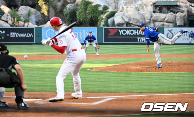1회말 1사 1루에서 토론토 류현진이 에인절스 오타니에게 볼넷을 허용하고 있다. 2022.05.27 /dreamer@osen.co.kr