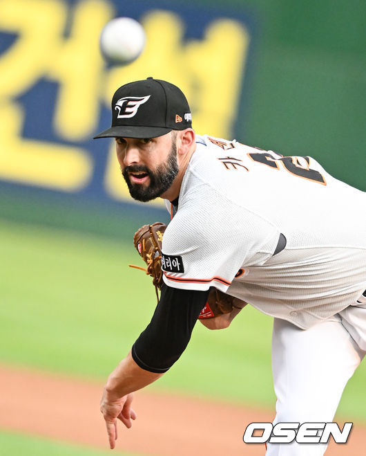 1회초 한화 선발투수 카펜터가 역투하고 있다.  2022.05.25 / soul1014@osen.co.kr