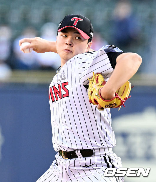 1회초 LG 이민호가 역투하고 있다. 2022.05.27 /jpnews@osen.co.kr