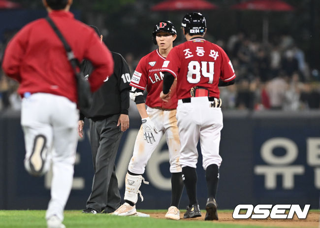 27일 오후 광주기아챔피언스필드에서 ‘2022 신한은행 SOL KBO리그’ KIA 타이거즈와 SSG 랜더스의 경기가 진행됐다.6회초 2사 1루 SSG 박성한이 안타를 날린뒤 통증을 호소하고 있다. 2022.05.27 / soul1014@osen.co.kr