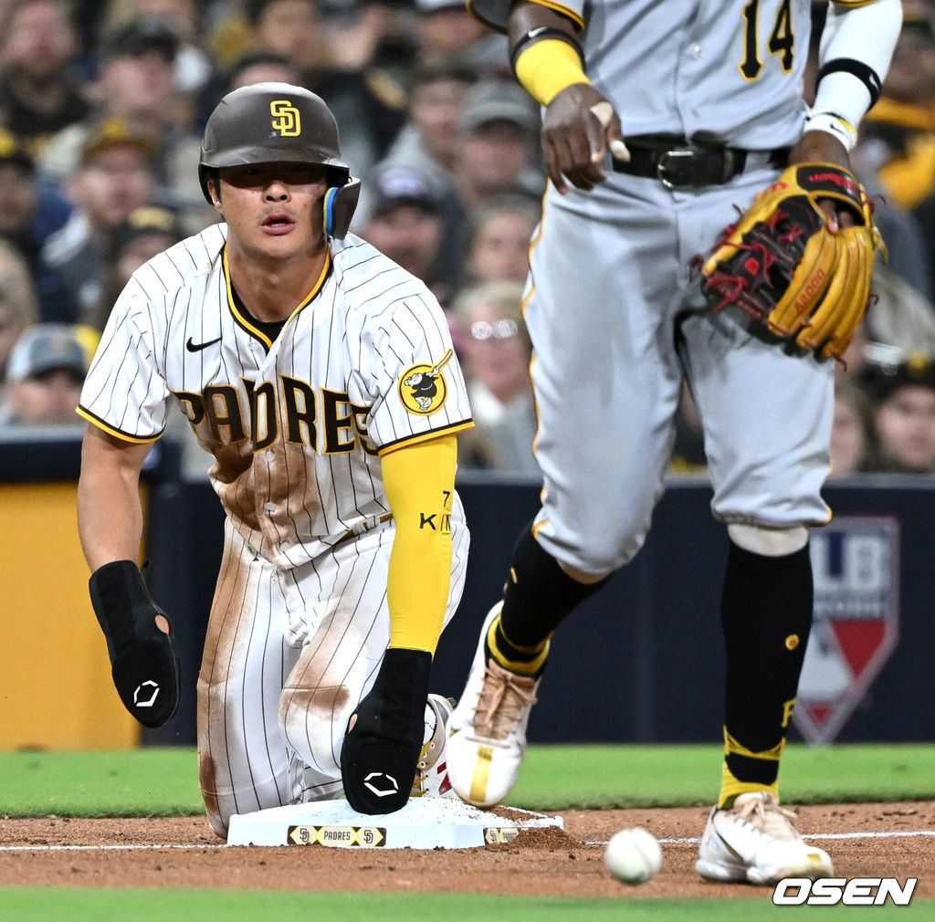 28일(한국시간) 미국 캘리포니아주 샌디에이고 펫코파크에서 ‘2022 메이저리그(MLB)' 샌디에이고 파드리스와 피츠버그 파이리츠의 경기가 열렸다.7회말 2사 2루 상황 샌디에이고 주릭슨 프로파 타석 때 주자 김하성이 상대 폭투를 틈타 3루로 내달려 슬라이딩 해 세이프되고 있다. 2022.05.28 /dreamer@osen.co.kr
