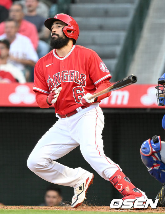 1회말 1사 2루 상황 에인절스 앤서니 렌던이 동점 1타점 적시타를 날리고 있다. 2022.05.26 /dreamer@osen.co.kr