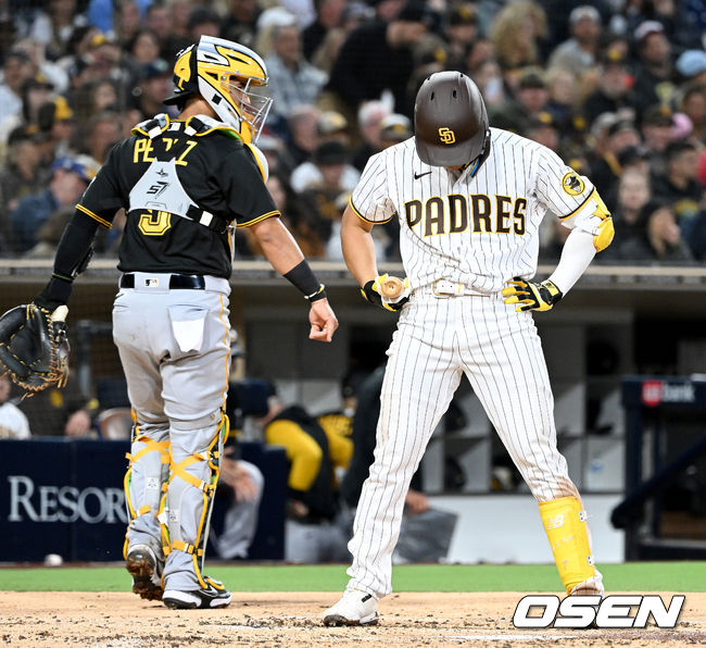 2회말 2사 만루 상황 샌디에이고 김하성이 헛스윙 삼진으로 물러나며 아쉬워하고 있다. 2022.05.29 /dreamer@osen.co.kr