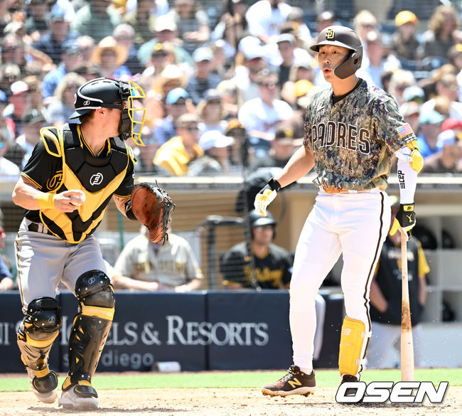 30일(한국시간) 미국 캘리포니아주 샌디에이고 펫코파크에서 ‘2022 메이저리그’ 샌디에이고 파드리스와 피츠버그 파이어리츠의 경기가 열렸다.3회말 1사 주자없는 상황 샌디에이고 김하성이 스탠딩 삼진콜에 당황하고 있다. 2022.05.30 /dreamer@osen.co.kr