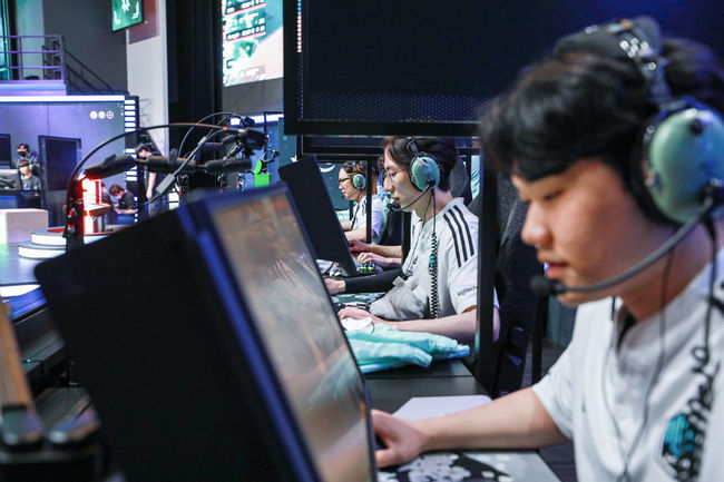 라이엇 게임즈 플리커.