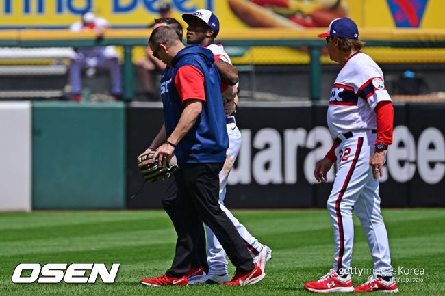 [사진] 팀 앤더슨이 부상 후 트레이너들의 부축을 받고 교체되고 있다. ⓒGettyimages(무단전재 및 재배포 금지)