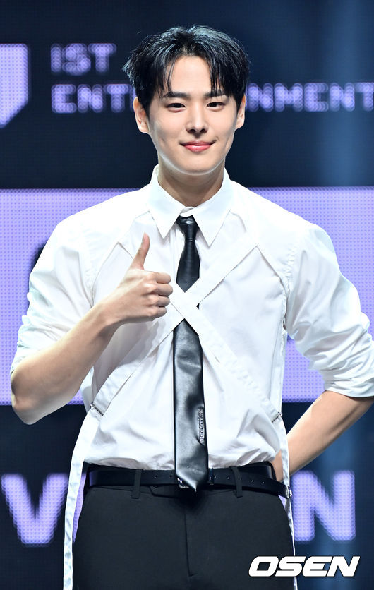 빅톤 최병찬이 무대 위에서 포즈를 취하고 있다. 2022.05.31 /rumi@osen.co.kr