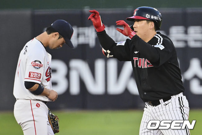 LG 트윈스 김현수가 3회초 우전 2루타를 치고 세리머니를 하고 있다. 2022.05.31 / foto0307@osen.co.kr