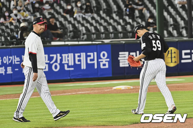 31일 부산 사직구장에서 ‘2022 신한은행 SOL KBO리그’ 롯데 자이언츠와 LG 트윈스의 경기가 열렸다. LG 트윈스 임준형이 4회말 강판 당하고 있다. 2022.05.31 / foto0307@osen.co.kr