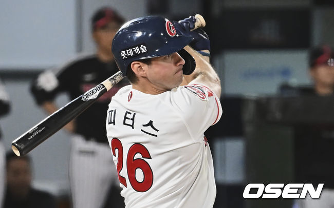 롯데 자이언츠 피터스가 4회말 1사 1,2루 2타점 적시타를 치고 있다. 2022.05.31 / foto0307@osen.co.kr