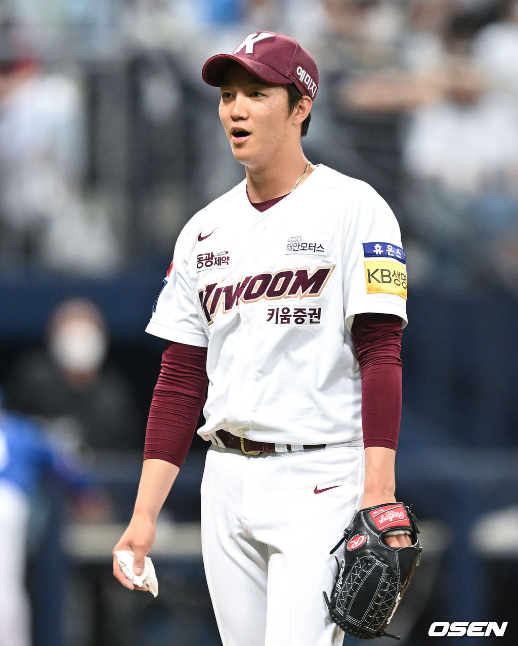 31일 오후 서울 구로구 고척스카이돔에서 ‘2022 신한은행 SOL KBO리그’ 키움 히어로즈와 삼성 라이온즈의 경기가 열렸다. 4회초 종료 후 키움 선발 안우진이 더그아웃으로 이동하고 있다. 2022.05.31 /ksl0919@osen.co.kr