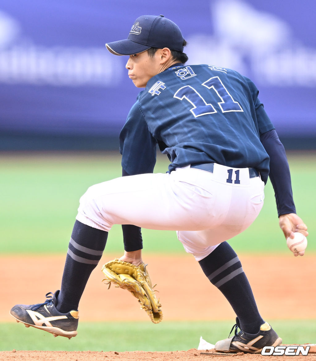 30일 오후 서울 양천구 목동야구장에서 '제76회 황금사자기 전국고교야구대회 겸 주말리그 왕중왕전' 경남고와 청담고의 결승전 경기가 열렸다. 1회초 청담고 선발 류현곤이 마운드에 올라 힘차게 공을 뿌리고 있다. 2022.05.30 /ksl0919@osen.co.kr