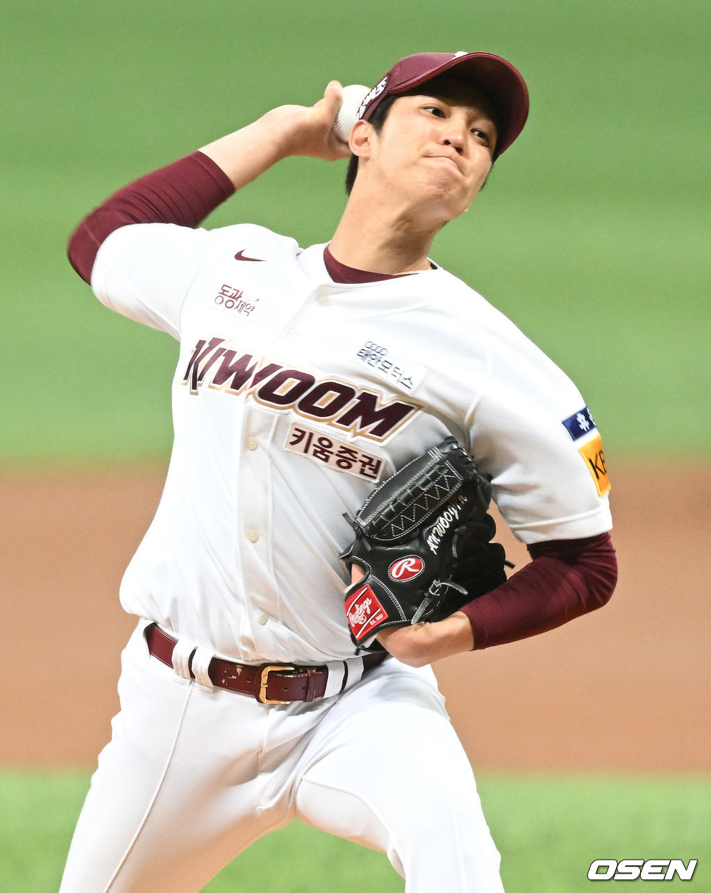 31일 오후 서울 구로구 고척스카이돔에서 ‘2022 신한은행 SOL KBO리그’ 키움 히어로즈와 삼성 라이온즈의 경기가 열렸다. 1회초 키움 선발 안우진이 마운드에 올라 힘차게 공을 뿌리고 있다. 2022.05.31 /ksl0919@osen.co.kr