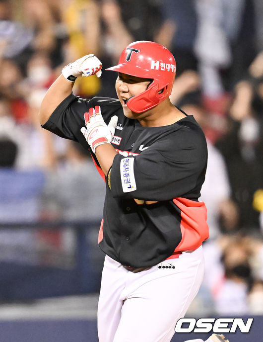 31일 오후 서울 잠실구장에서 ‘2022 신한은행 SOL KBO리그’ 두산 베어스와 KIA 타이거즈의 경기가 진행됐다.8회초 2사 1,3루 KIA 황대인이 3점 홈런을 날리고 베이스를 돌고 있다. 2022.05.31 / soul1014@osen.co.kr