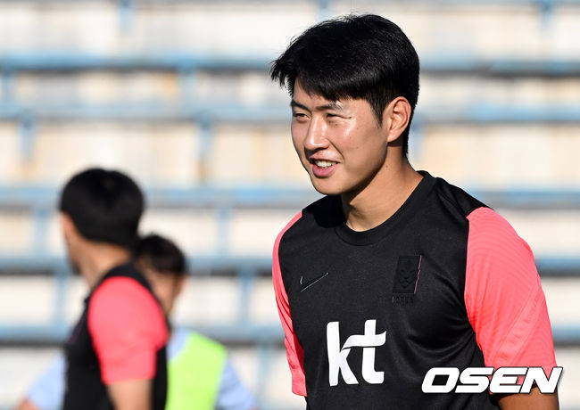 30일 오후(한국시간) 우즈베키스탄 타슈켄트에 위치한 탸슈켄트 국립 교통 대학 TTYMI stadioni 경기장에서 황선홍 감독이 이끄는 23세 이하(U-23) 남자 축구대표팀이 ‘아시아축구연맹(AFC) U-23 아시안컵’을 앞두고 훈련을 진행했다.U-23 대표팀 이강인이 훈련을 하고 있다. 2022.05.30 /cej@osen.co.kr