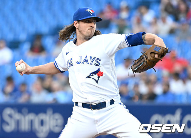 토론토 선발 케빈 가우스먼이 힘차게 공을 뿌리고 있다. 2022.06.01 / dreamer@osen.co.kr