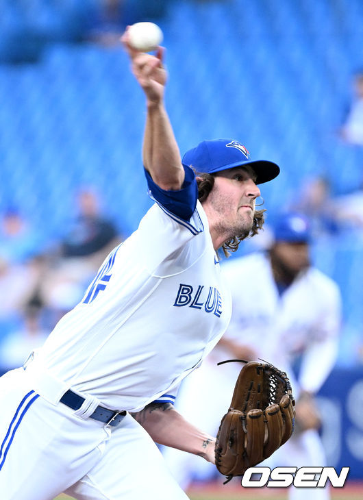 토론토 선발 케빈 가우스먼이 힘차게 공을 뿌리고 있다. 2022.06.01 / dreamer@osen.co.kr