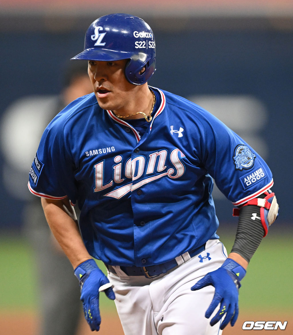 31일 오후 서울 구로구 고척스카이돔에서 ‘2022 신한은행 SOL KBO리그’ 키움 히어로즈와 삼성 라이온즈의 경기가 열렸다. 5회초 무사 1루 삼성 강민호가 안타를 날린 뒤 1루로 진루하고 있다. 2022.05.31 /ksl0919@osen.co.kr