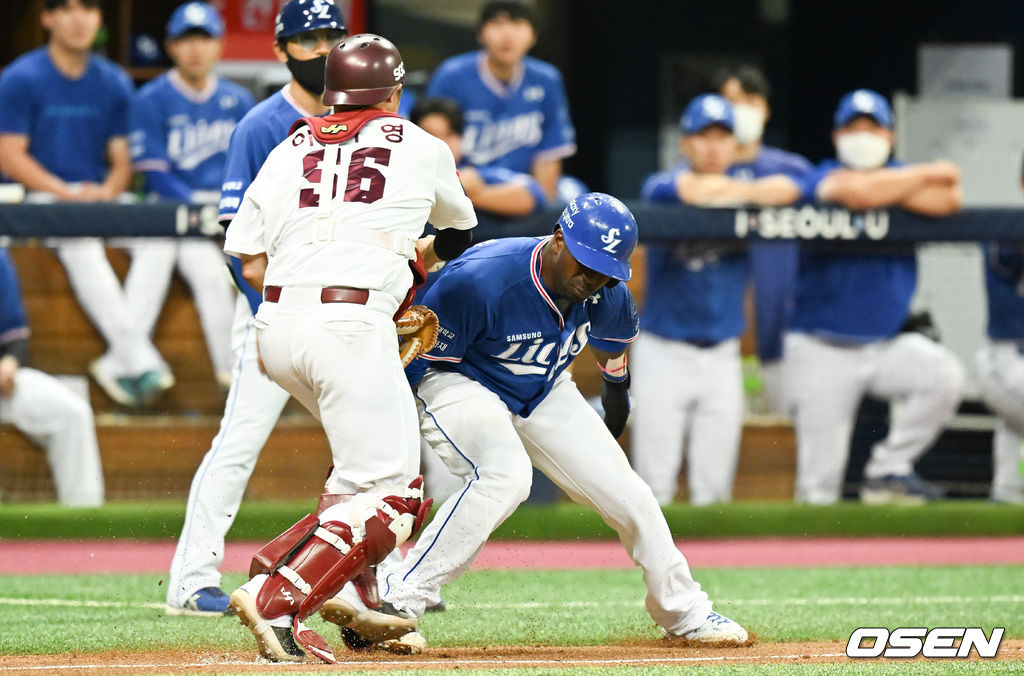 1일 오후 서울 고척스카이돔에서 ‘2022 신한은행 SOL KBO리그’ 키움 히어로즈와 삼성 라이온즈의 경기가 진행됐다.8회초 2사 2루 삼성 김태군의 내야안타때 2루 주자 피렐라가 3루에서 오버런에 태그아웃되고 있다.  2022.06.01 / soul1014@osen.co.kr