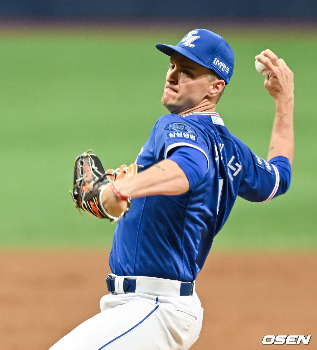 1일 오후 서울 고척스카이돔에서 ‘2022 신한은행 SOL KBO리그’ 키움 히어로즈와 삼성 라이온즈의 경기가 진행됐다.1회말 삼성 선발투수 뷰캐넌이 역투하고 있다.  2022.06.01 / soul1014@osen.co.kr