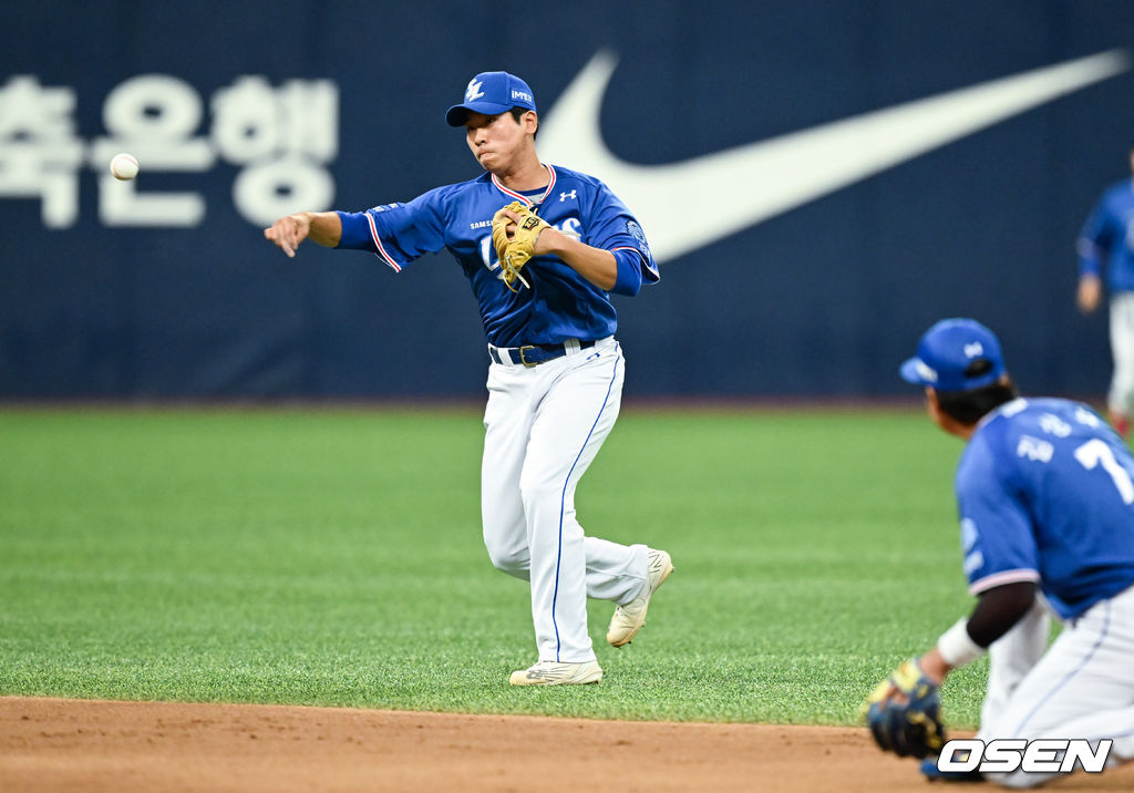 1회말 1사 키움 김휘집의 내야땅볼 타구를 삼성 이해승 유격수가 1루 송구하고 있다.  2022.06.01 / soul1014@osen.co.kr