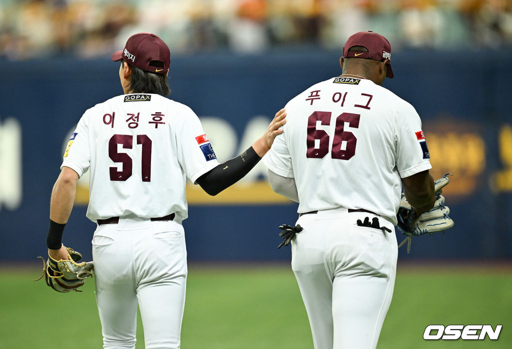 6회말 이닝종료후 오버런으로 아웃된 푸이그가 3루 주루 코치에 대해 불만을 표시하고 있다.   2022.06.01 / soul1014@osen.co.kr