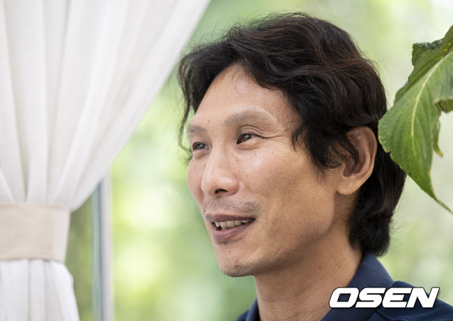  지난 30일 오후(한국시간) 우즈베키스탄 타슈켄트에서 베트남 U23 남자 축구대표팀 공오균 감독이 OSEN과 인터뷰를 하고 있다. 박항서 감독에 이어 베트남 U23 사령탑으로 선임된 공오균 감독은 ‘아시아축구연맹(AFC) U-23 아시안컵’을 통해 베트남 U-23 대표팀 감독 데뷔전을 치른다. 2022.06.02 /cej@osen.co.kr