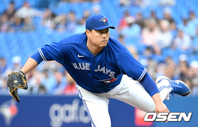 1회초 1사 주자없는 상황 토론토 선발 류현진이 시카고 화이트삭스 호세 아브레유 상대로 힘차게 공을 뿌리고 있다. 이 공으로 ML 1000이닝 통산 돌파. 2022.06.02