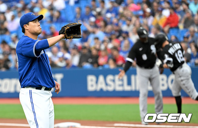 1회초 무사 선두타자로 나선 시카고 화이트삭스 AJ 폴락에게 솔로포를 허용한 토론토 선발 류현진이 아쉬워하고 있다. 2022.06.02 / dreamer@osen.co.kr