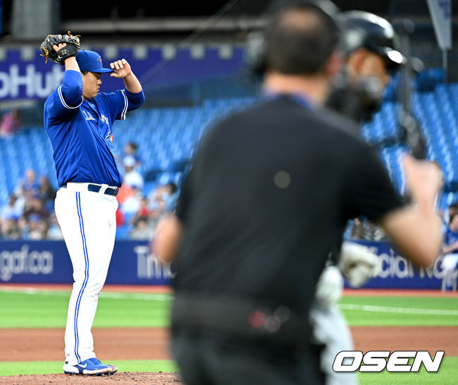 4회초 무사 2루 상황 시카고 화이트삭스 호세 아브레유에게 좌월 투런포를 허용한 토론토 선발 류현진이 아쉬워하고 있다. 2022.06.02 / dreamer@osen.co.kr