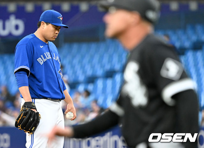 4회초 무사 2루 상황 시카고 화이트삭스 호세 아브레유에게 좌월 투런포를 허용한 토론토 선발 류현진이 아쉬워하고 있다. 2022.06.02 / dreamer@osen.co.kr