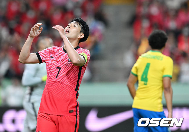 전반 한국 손흥민이 찬스를 놓치며 아쉬워하고 있다. 2022.06.02 /jpnews@osen.co.kr