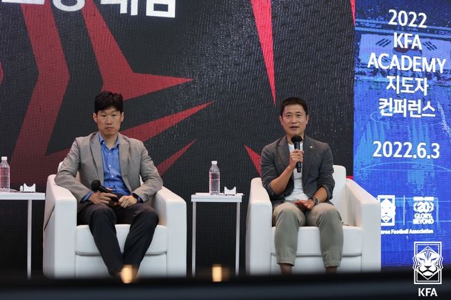 [사진]박지성(왼쪽)과 이영표 /대한축구협회 제공