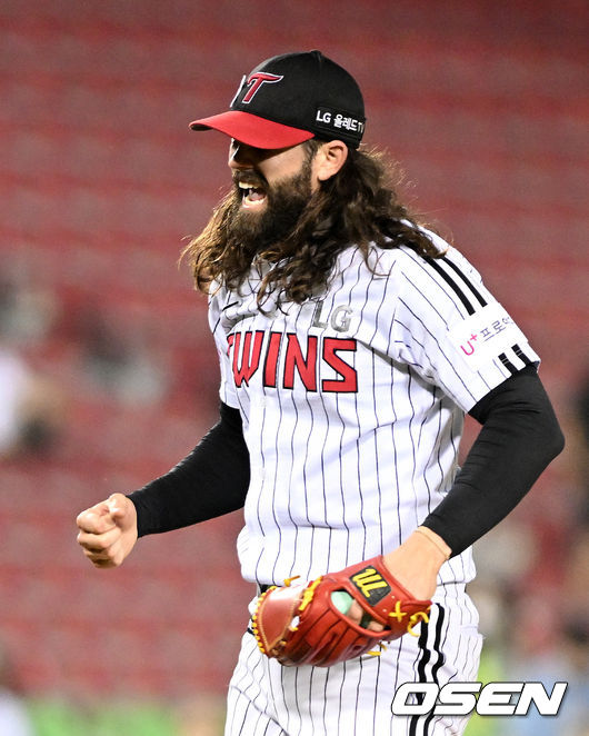 7회초 2사 만루에서 LG 켈리가 SSG 오태곤을 삼진 처리하며 포효하고 있다. 2022.06.03 /jpnews@osen.co.kr