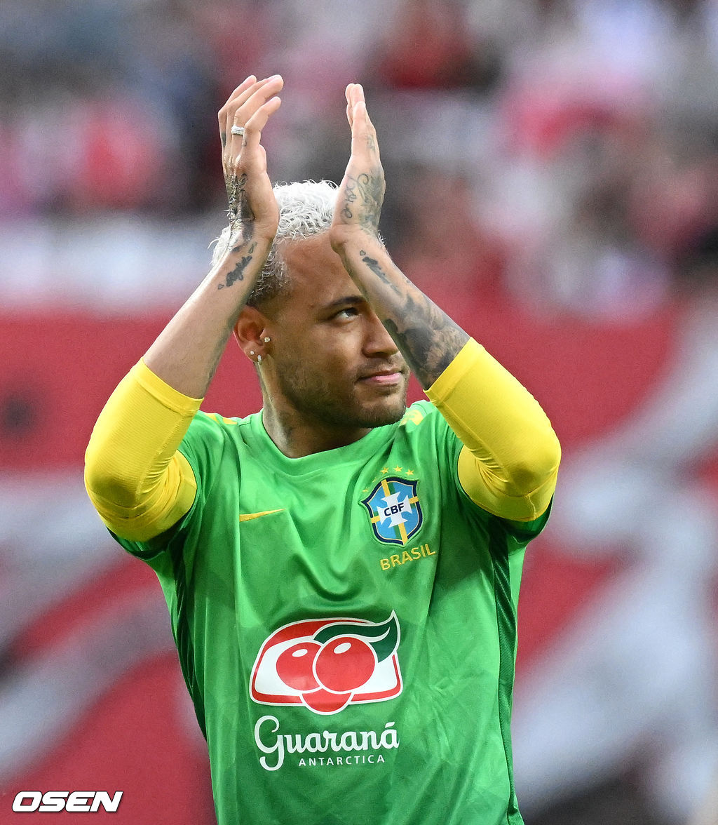 경기전 몸을 풀며 팬들의 환호에 화답하고 있다 . 2022.06.02 /jpnews@osen.co.kr