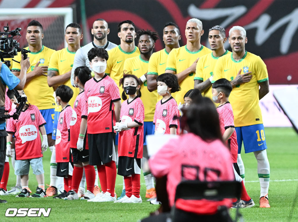식전행사에서 브라질 대표팀이 애국가 제창을 하고 있다. 2022.06.02/ soul1014@osen.co.kr