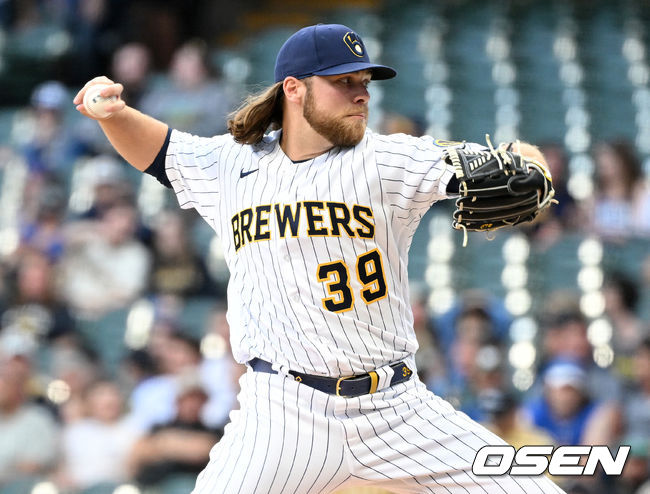 1회초 밀워키 선발 코빈 번스가 힘차게 공을 뿌리고 있다. 2022.06.04 / dreamer@osen.co.kr