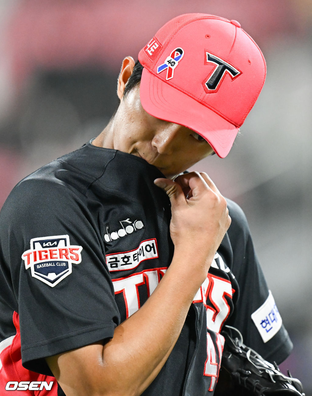 7회말 KIA 이의리가 KT 김민혁과의 11구 승부 끝 삼진아웃 잡은뒤 더그아웃을 들어가고 있다 .  2022.06.03/ soul1014@osen.co.kr