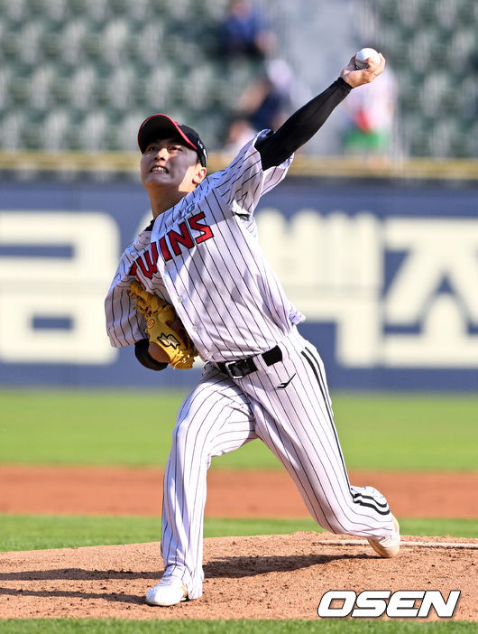 1회초 LG 김윤식이 역투하고 있다. 2022.06.04 /jpnews@osen.co.kr